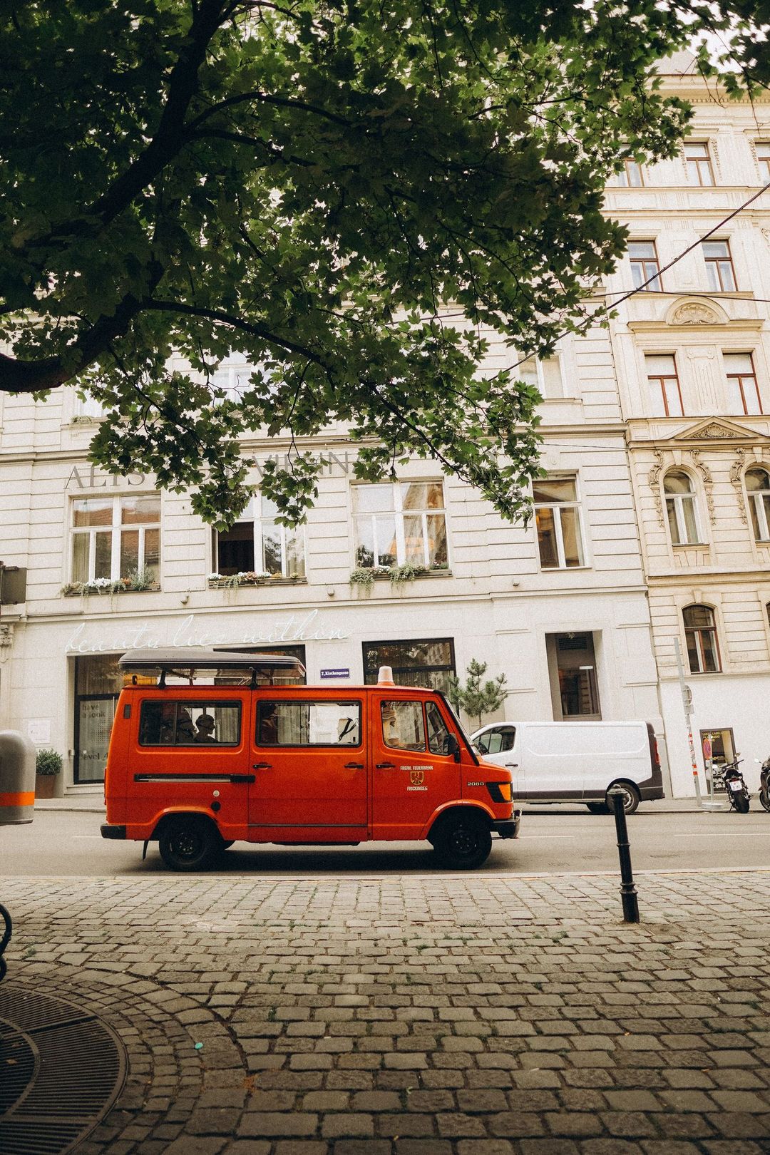 Altbau in einer Straße in Leipzig